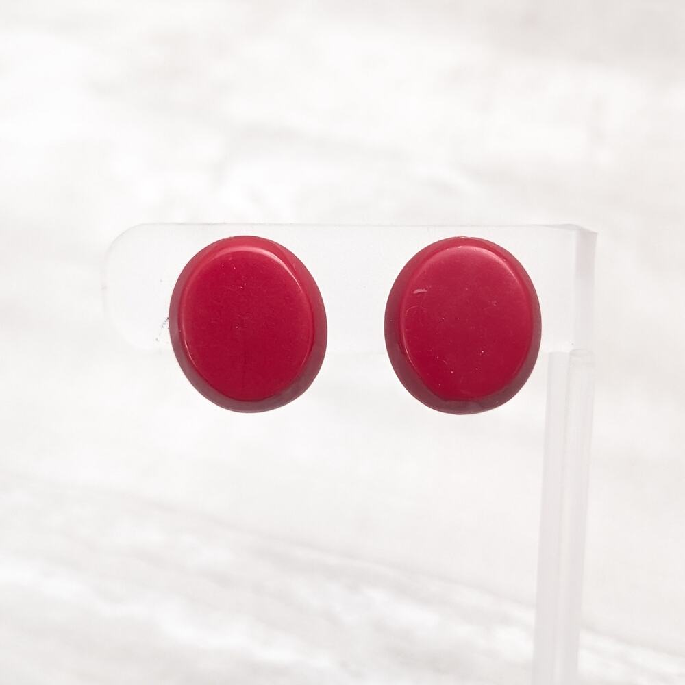 Vintage Clip On Earrings Red Retro Oval Shape A Bit Over 0.75"